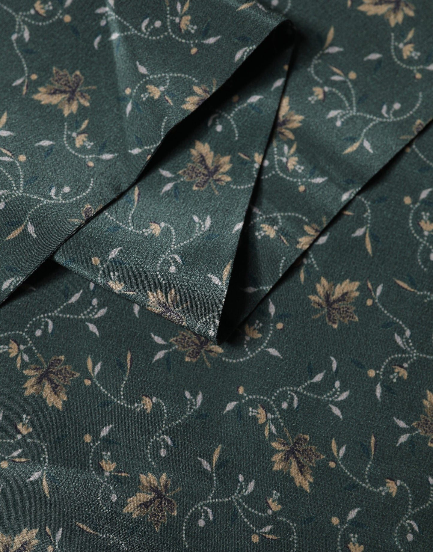 Dolce & Gabbana Green Silk Floral Pattern Fringed 135cm X 16cm Scarf Curated Luxury Accessories by Orvyn