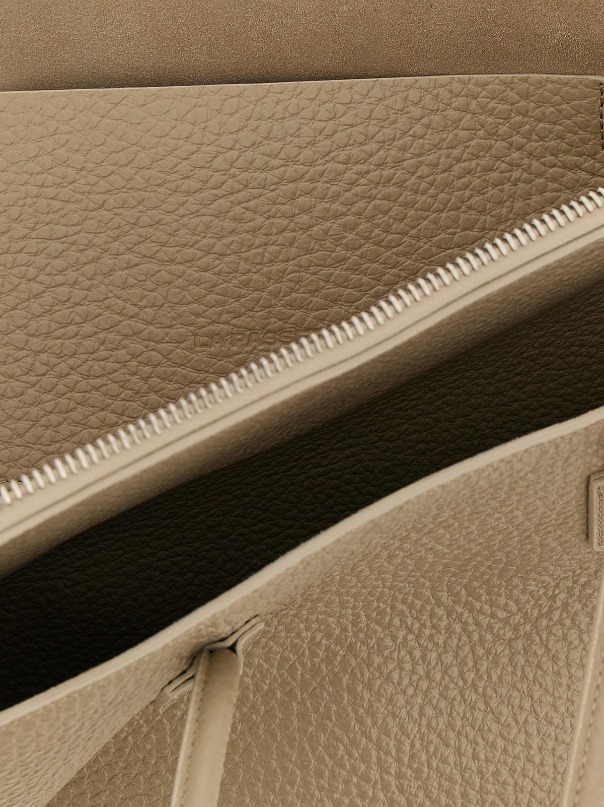 The Attico Beige 'La Passeggiata Medium' Shoulder Bag