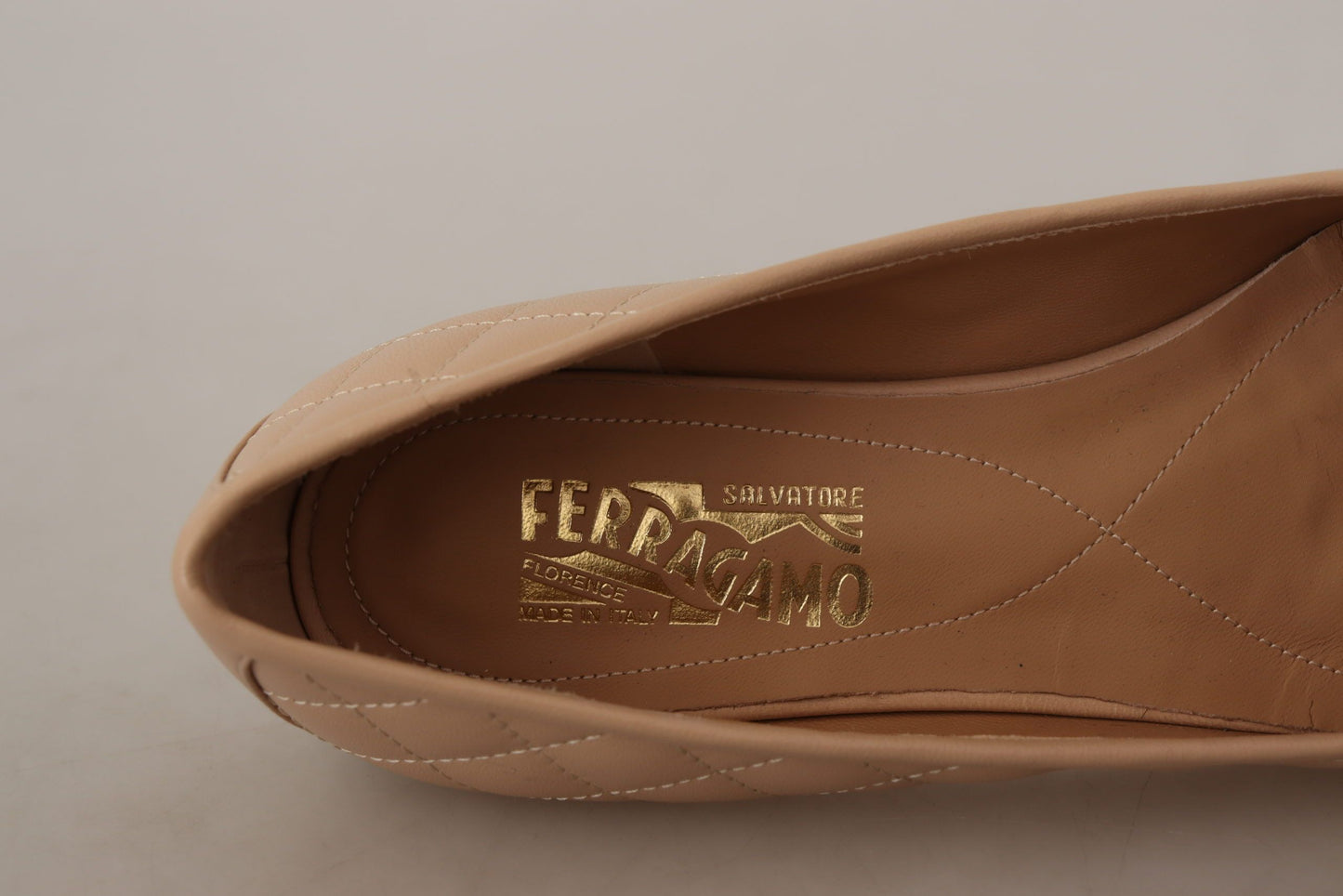 Salvatore Ferragamo Beige and Black Nappa Leather Ballet Flat Shoes schwarz