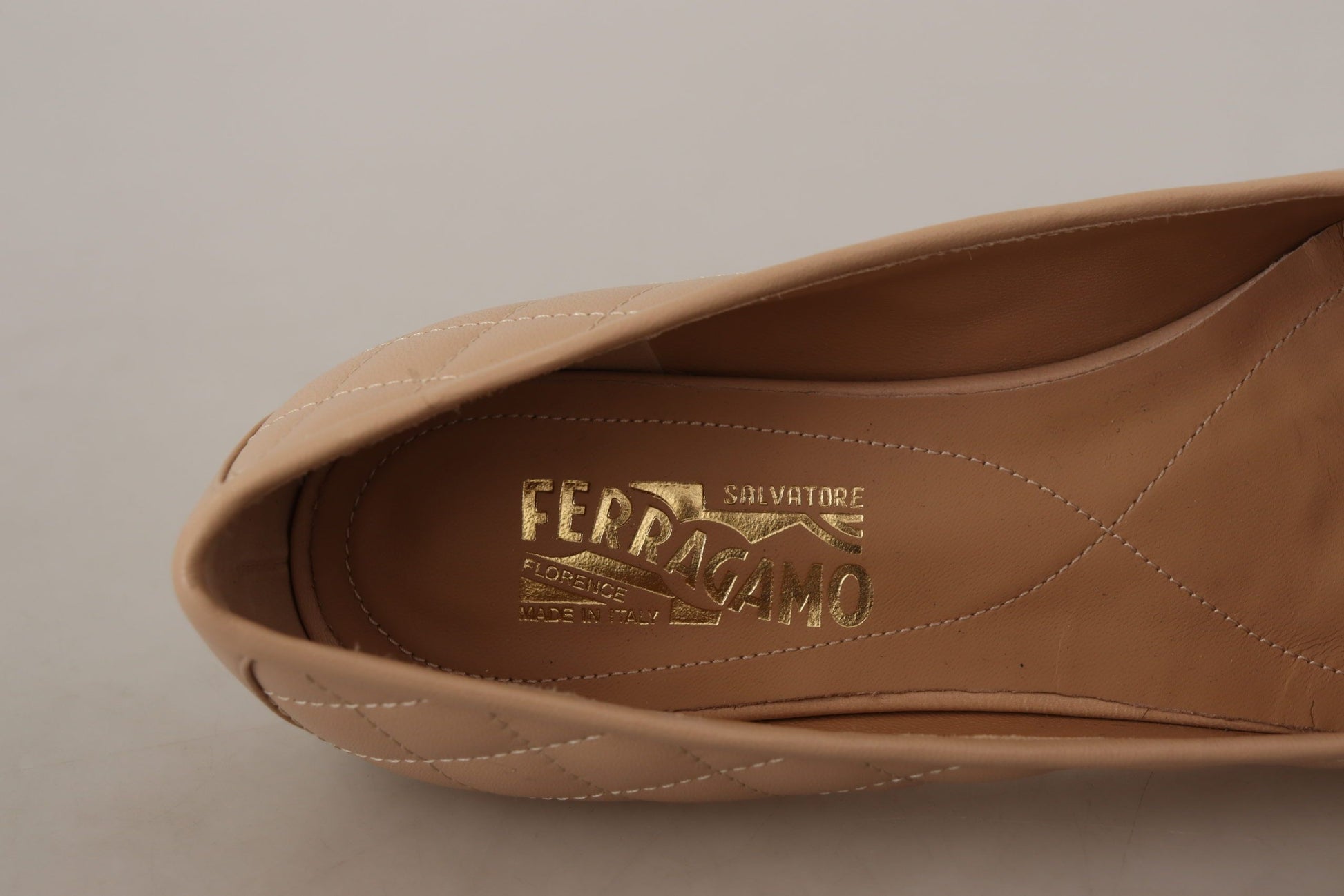 Salvatore Ferragamo Beige and Black Nappa Leather Ballet Flat Shoes schwarz