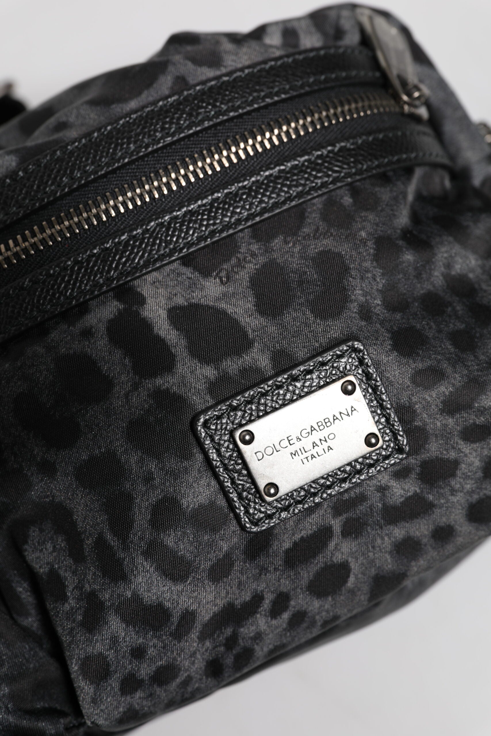Dolce & Gabbana Black Gray Leopard DG Logo Belt Waist Fanny Pack Bag schwarz