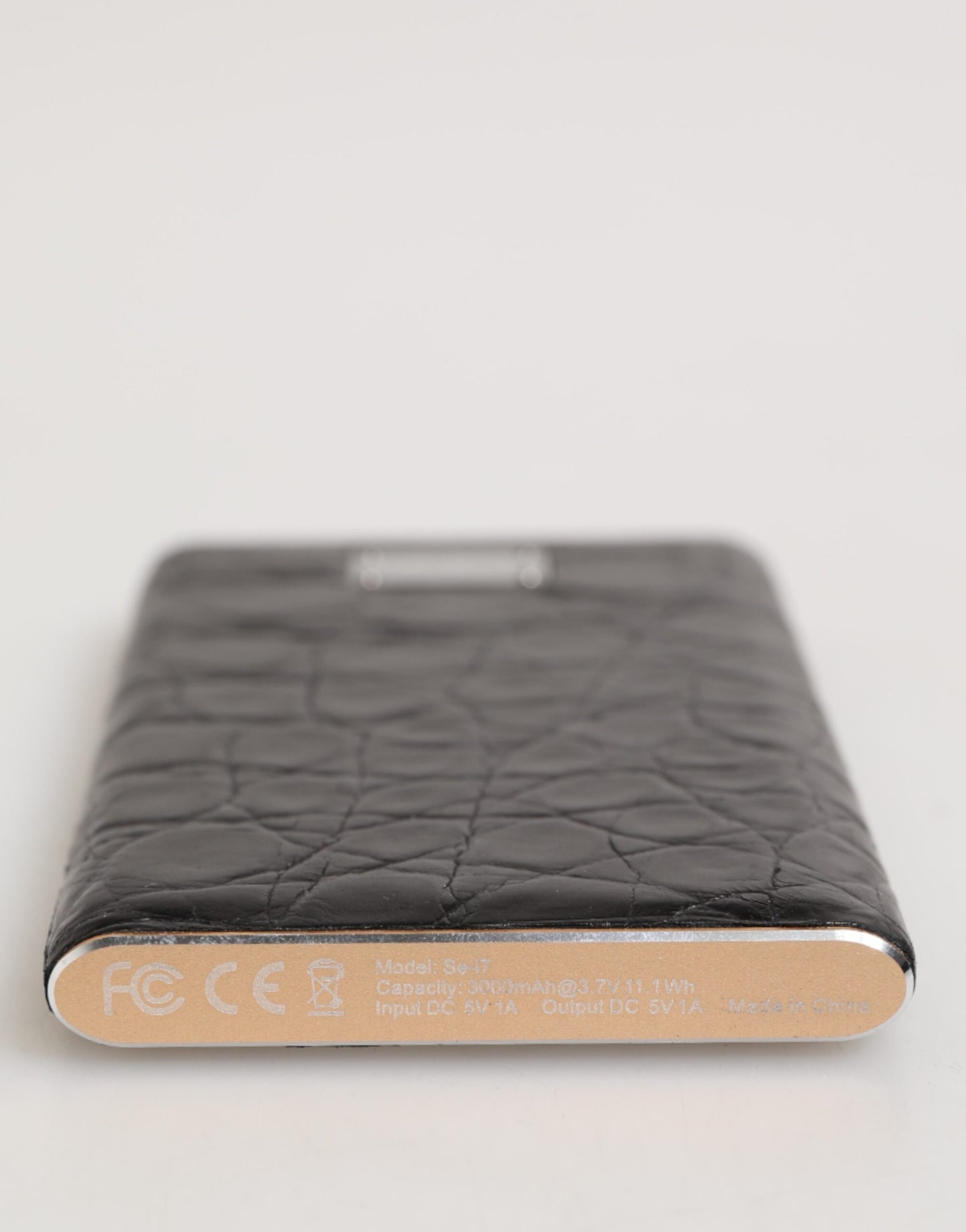 Dolce & Gabbana Black Leather Exotic Skin 3000mAh Power Bank Charger USB schwarz